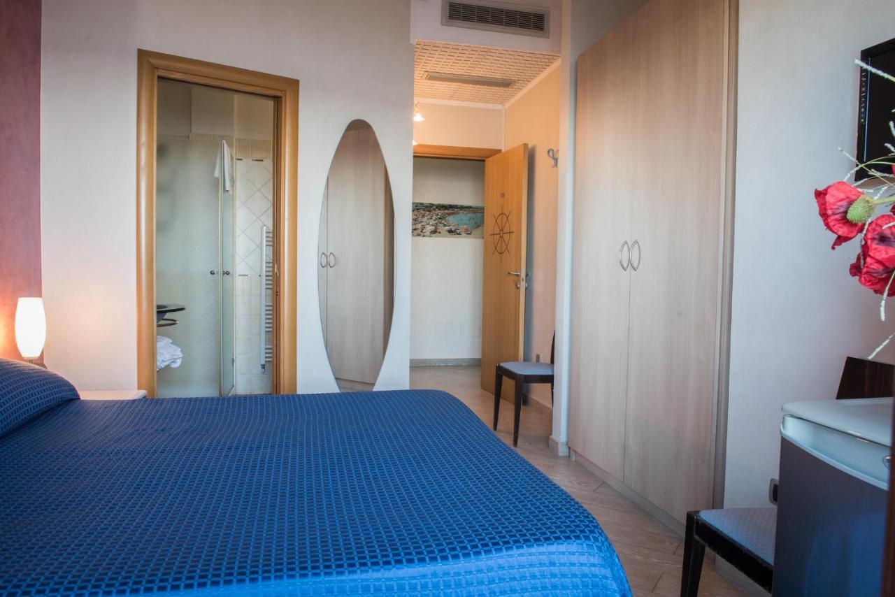 Hotel Mirage Torre Santa Sabina Room photo