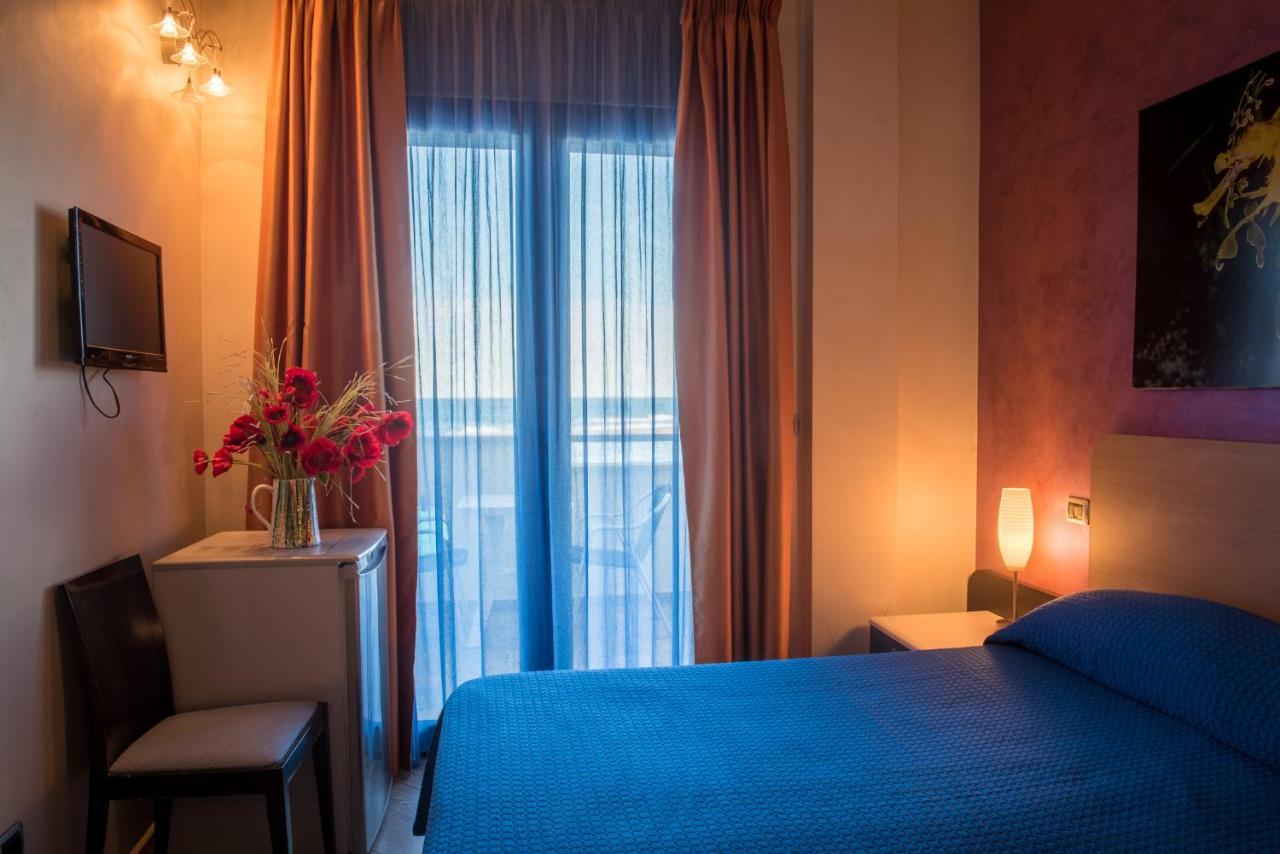 Hotel Mirage Torre Santa Sabina Room photo